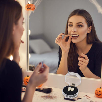 Realistische Vampirzähne für ein Halloween-Kostüm